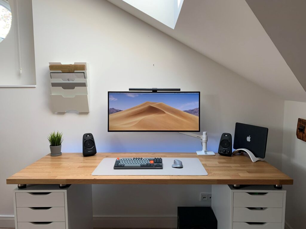 Our Definitive Minimalist Desk Setup Guide