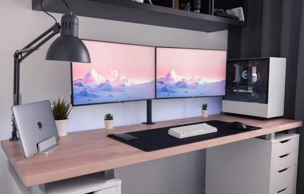 Clean and minimal desk setups to take your home office up a notch