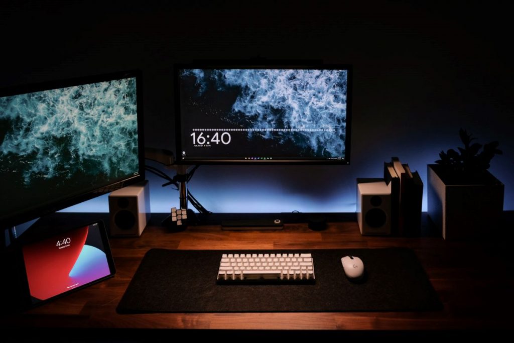 An Easy IKEA Desktop Setup for Your Home Office - Minimal Desk Setups