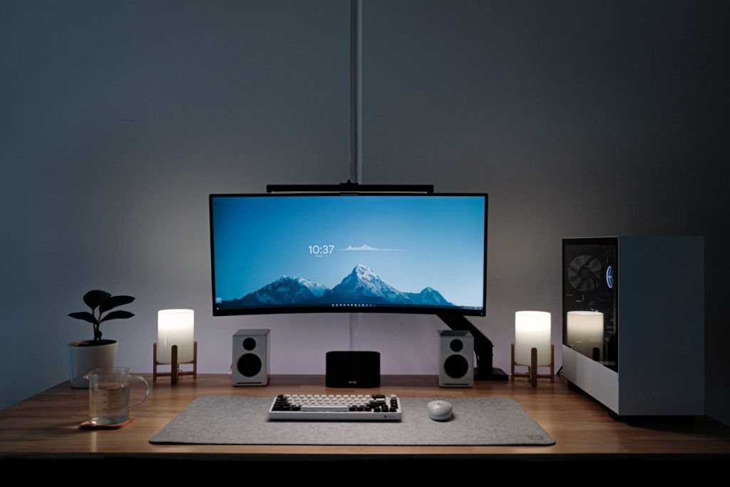 Our Definitive Minimalist Desk Setup Guide