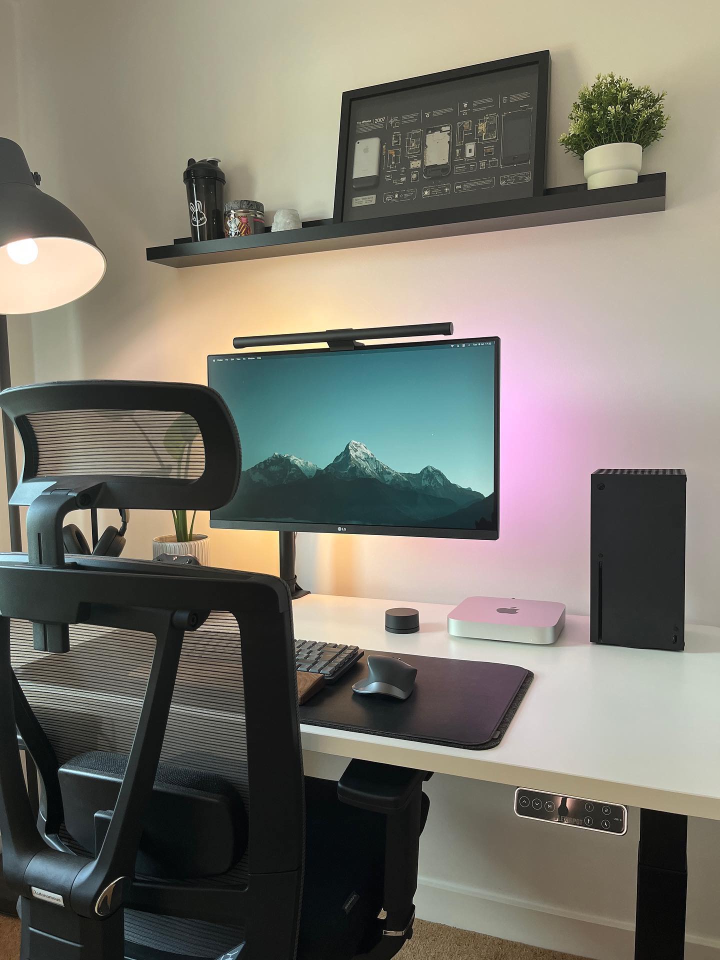 Minimal Desk Setup 2020 - VIV & TIM