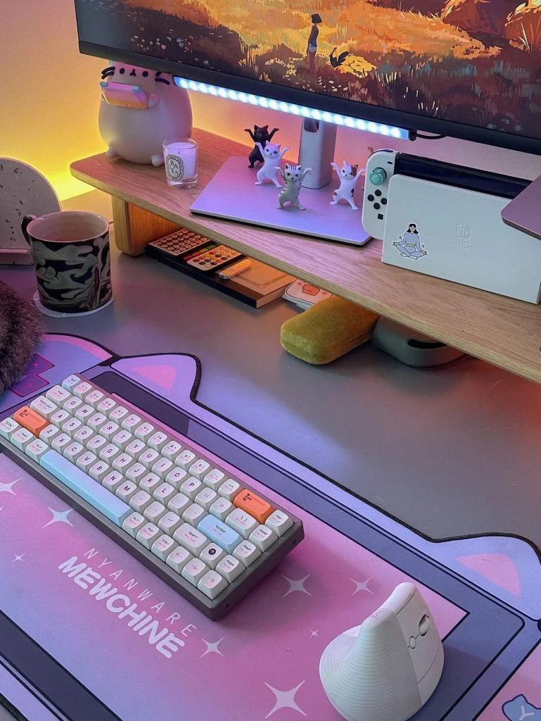 CREATE WORK PLAY Gaming Desk Mat – Outstanding Design, Better Mouse  Accuracy and More Comfort – Neon Collection Desk Mats for Gaming (Vivid  Neons)