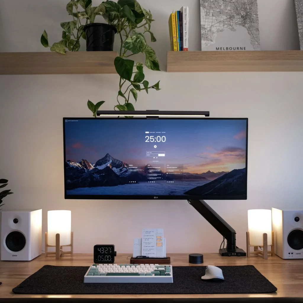 Minimal Desk Setups - Inspiration for your Workspace